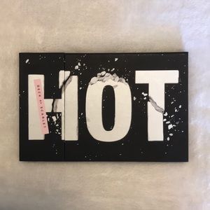 Deck of Scarlet eye and lip palette